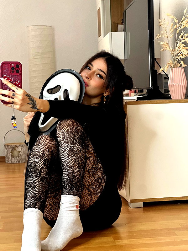 cata.leyah instagram image archive image