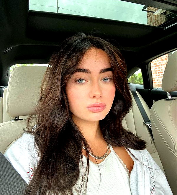 baddiesessence instagram image archive image