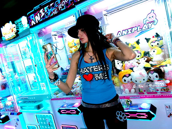 Archived image from @cyberangelz.shop on Instagram