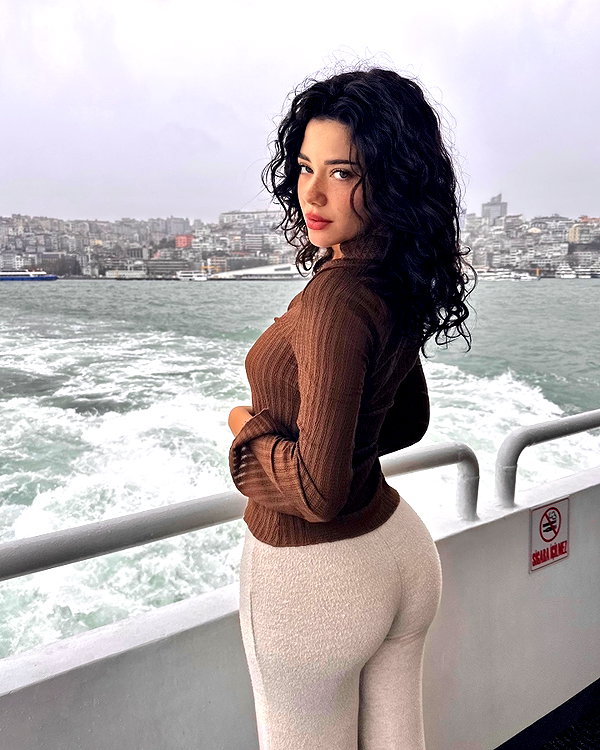 vanessa.rhd instagram image archive image