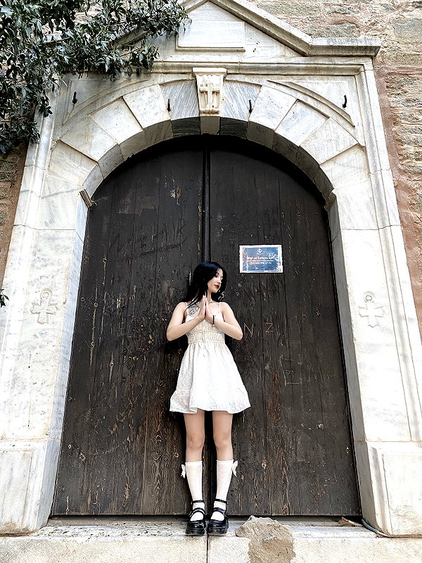 madamist_ instagram image archive image