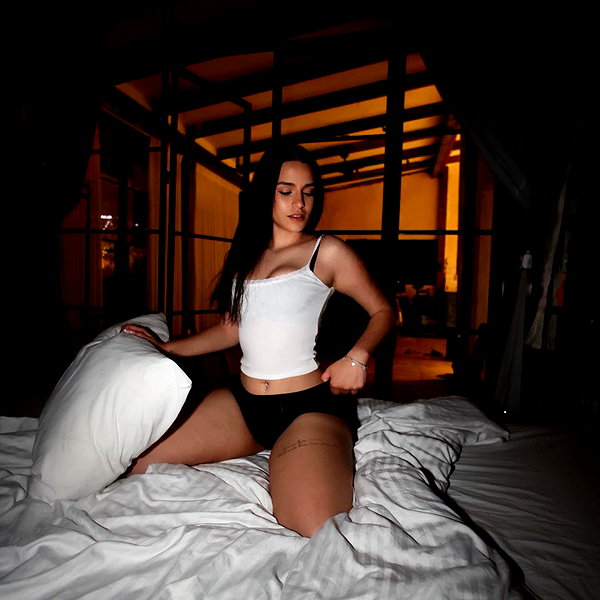 lia.lindner instagram image archive image
