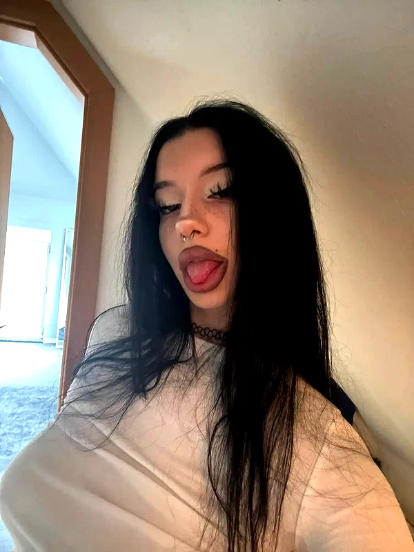 chica.niebla instagram image archive image