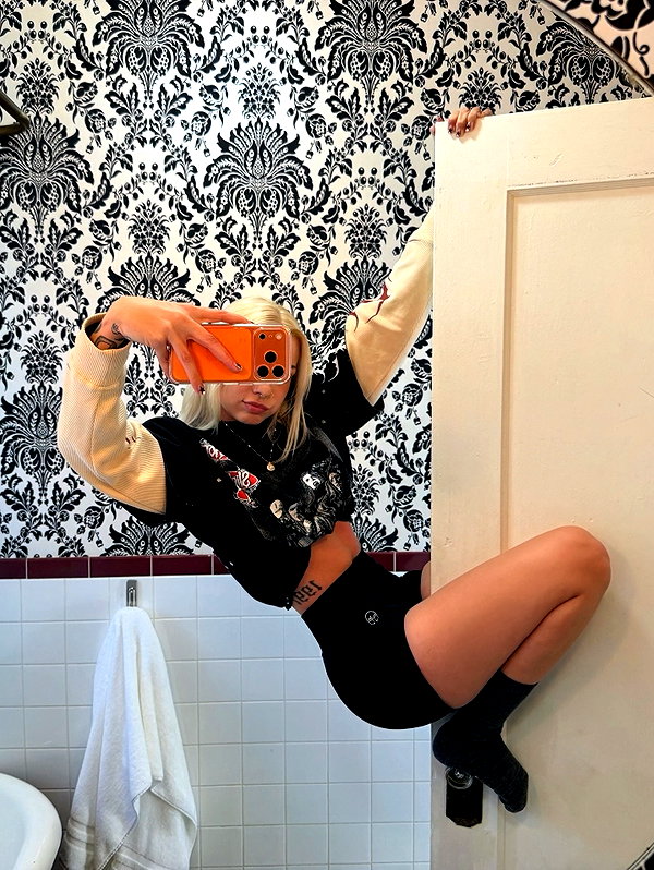 peachtoot.plz instagram image archive image
