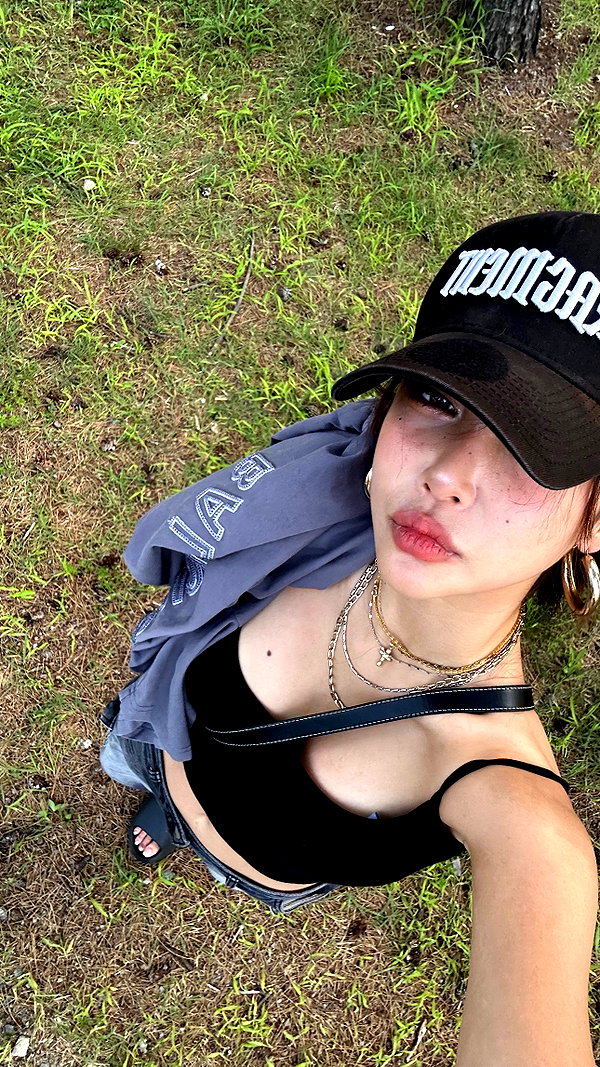 Archived image from @heroineseen on Instagram