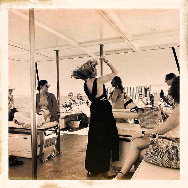 lili.hart1 instagram image archive image