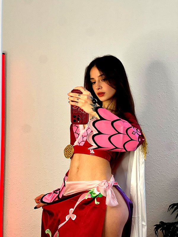cata.leyah instagram image archive image