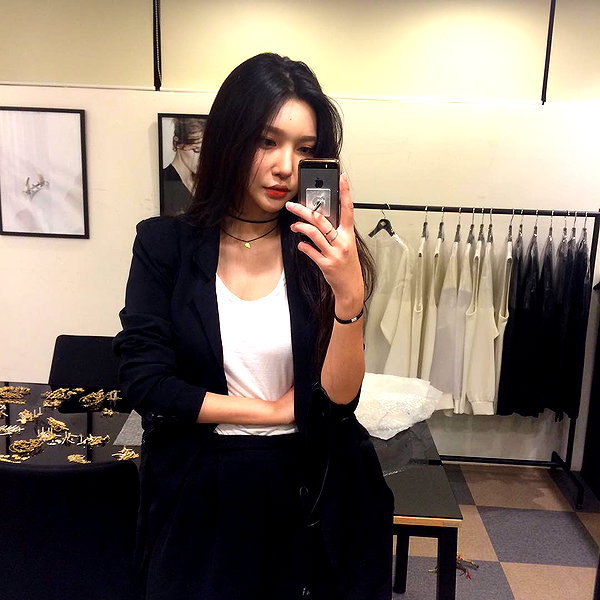 Archived image from @heroineseen on Instagram