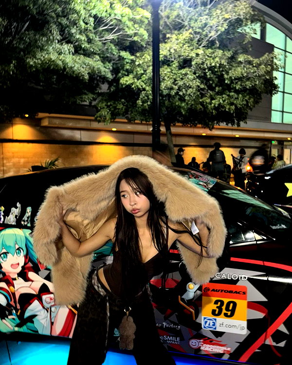 princessamelia_official instagram image archive image