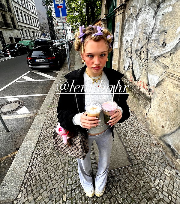 leni.bahr instagram image archive image