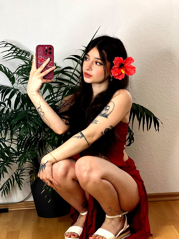 cata.leyah instagram image archive image
