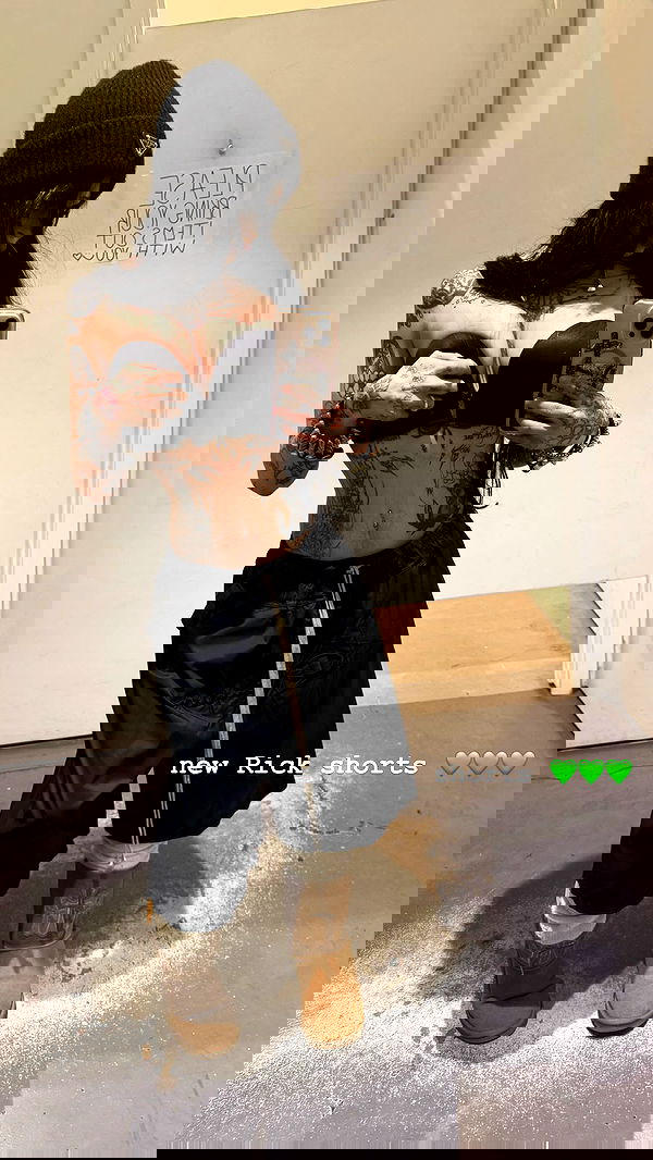 zommmbri zommmbri archive image