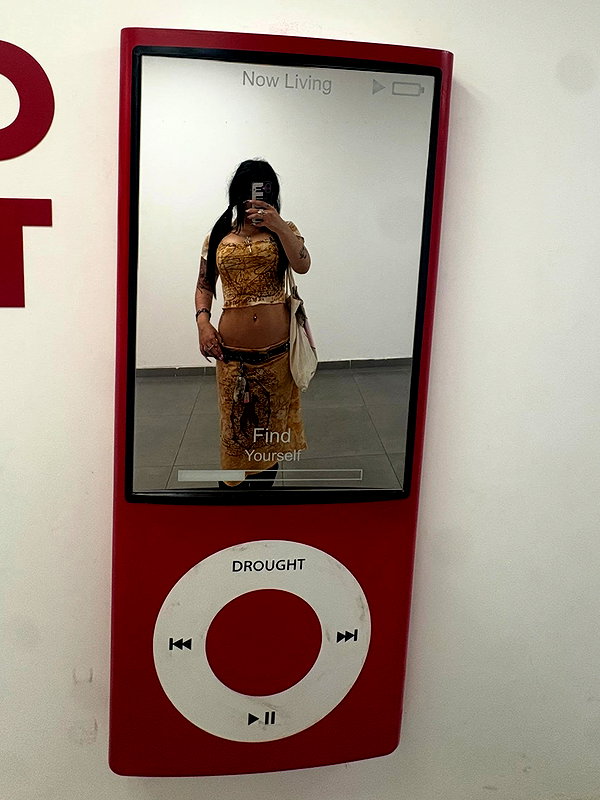 Archived image from @hellokittyangel666 on Instagram
