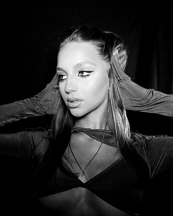 ariana_vomi instagram image archive image