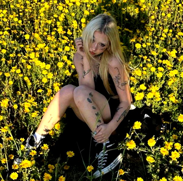 Archived image from @milkaaaa227 on Instagram