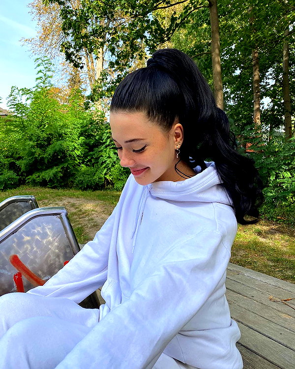 vanessa.rhd instagram image archive image