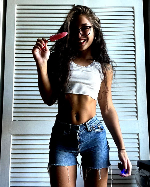 daniellebarnaa archive image