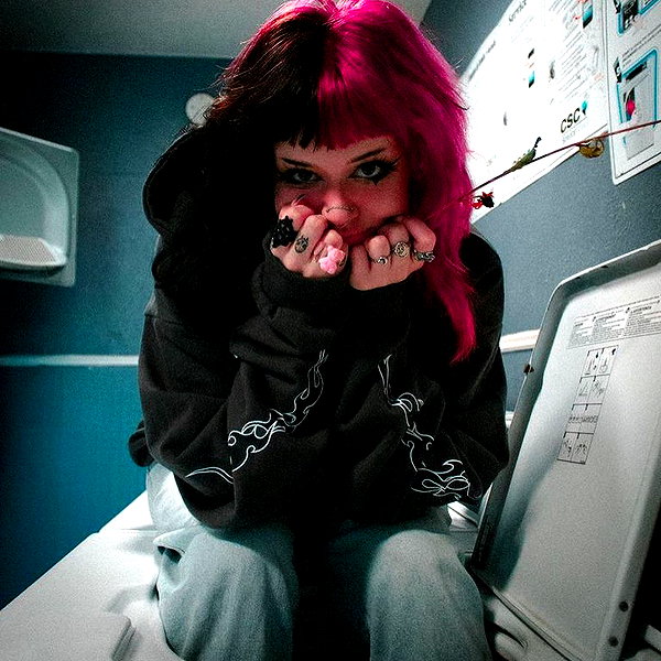 yeahimcaroline instagram image archive image