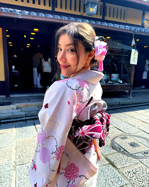 ruth_chavarri instagram image archive image