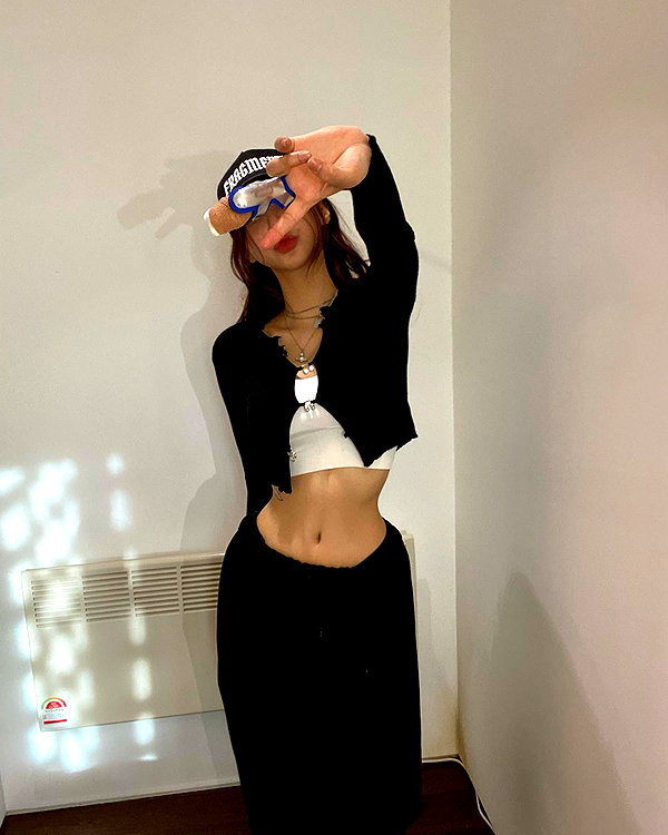 Archived image from @heroineseen on Instagram