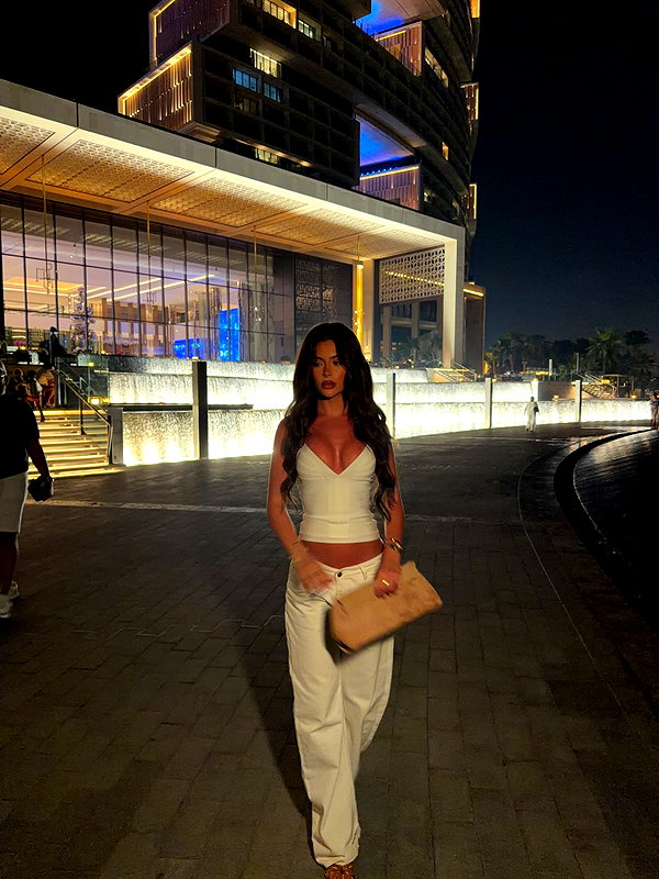 oliviaphillipps instagram image archive image