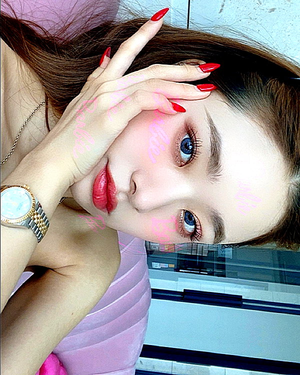 dear.zia instagram image archive image