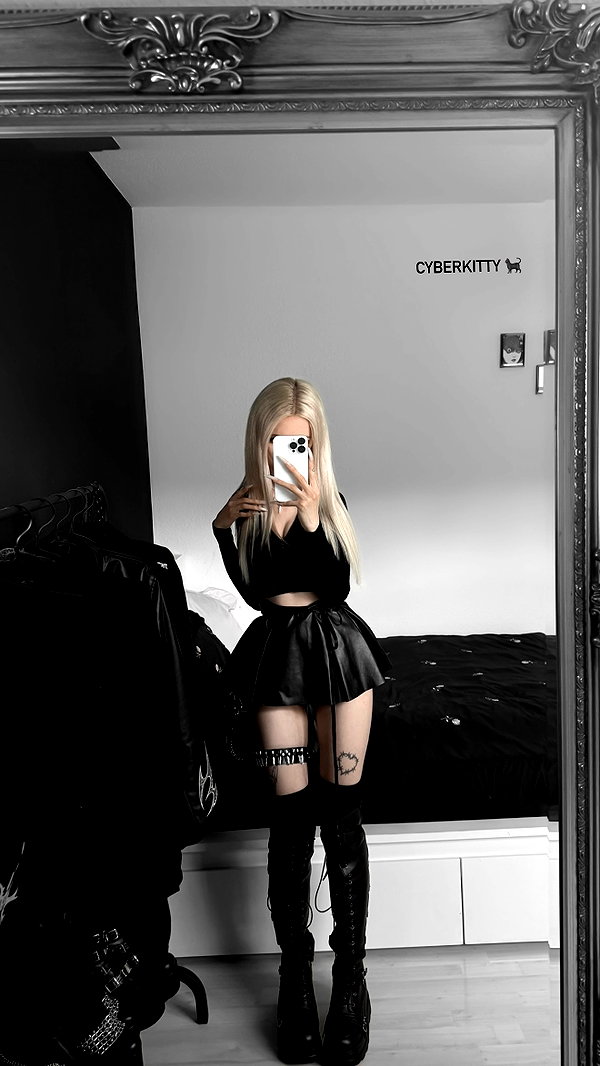_lia.moon instagram image archive image