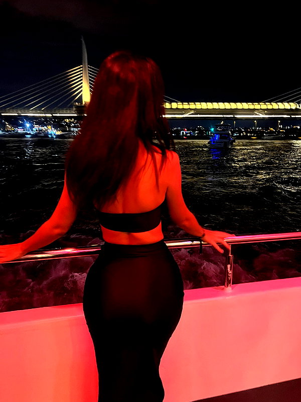 vanessa.rhd instagram image archive image