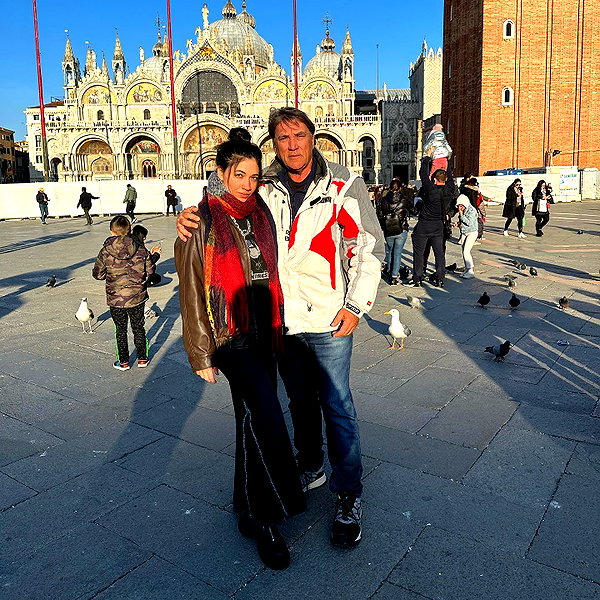 romi_henenson instagram image archive image