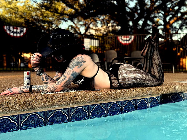 yeahimcaroline instagram image archive image
