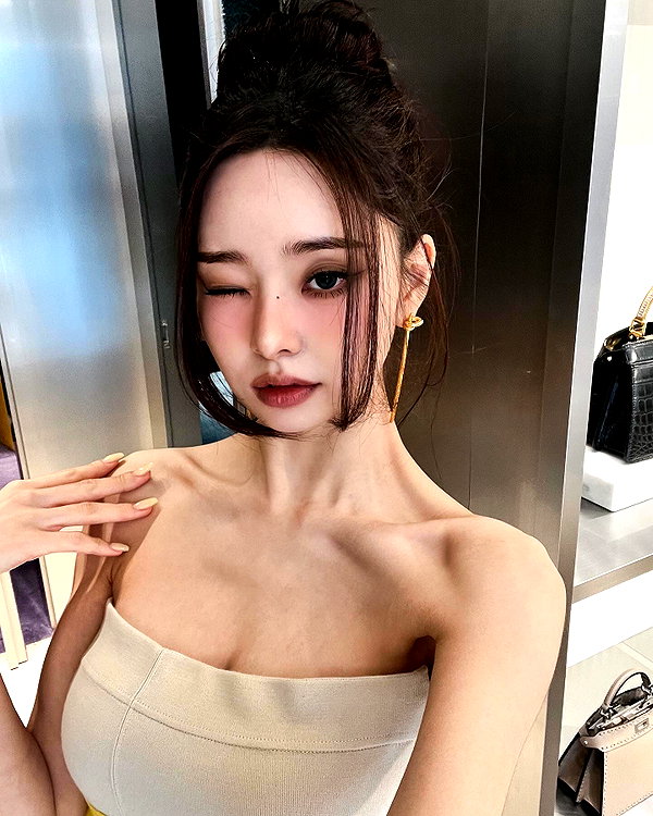 dear.zia instagram image archive image
