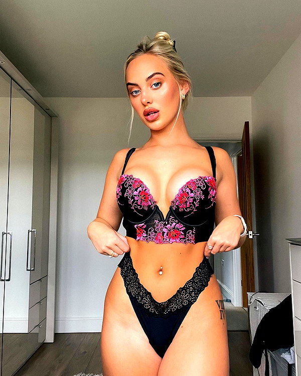 rhiannonbluee instagram image archive image
