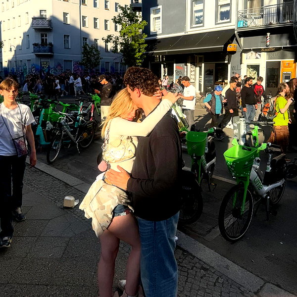 leni.bahr instagram image archive image
