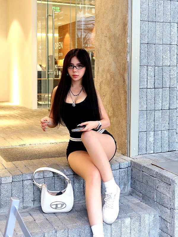 lyhythuedoxinh instagram image archive image
