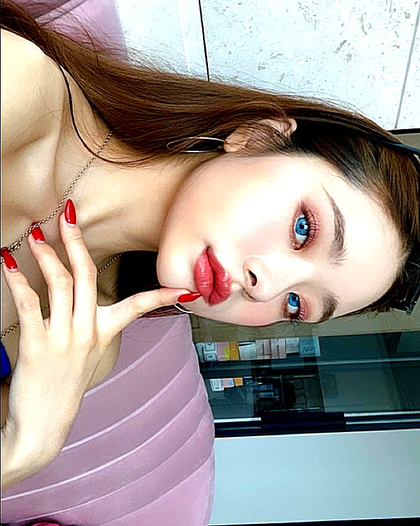 dear.zia instagram image archive image
