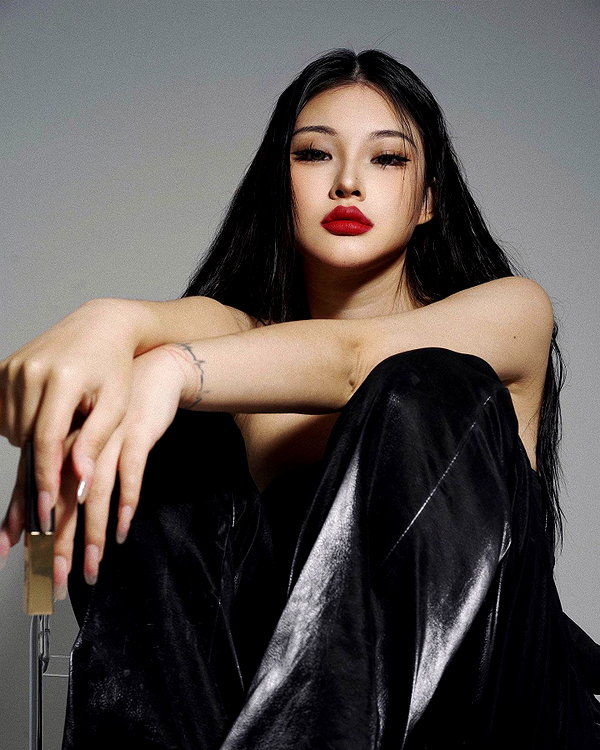 ll.lu1s instagram image archive image