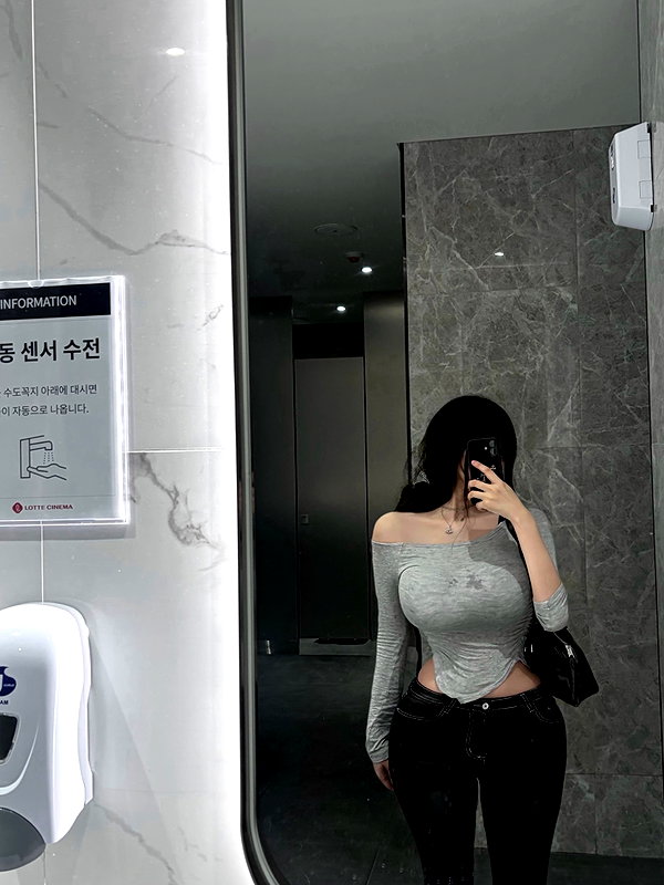 Archived image from @owol.xx on Instagram