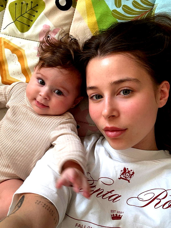 emily.imanova instagram image archive image