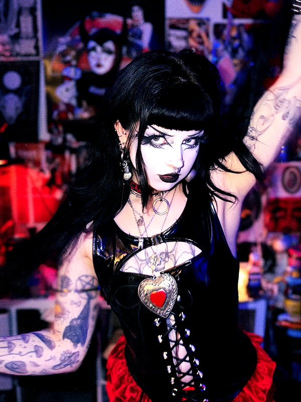 yeahimcaroline instagram image archive image