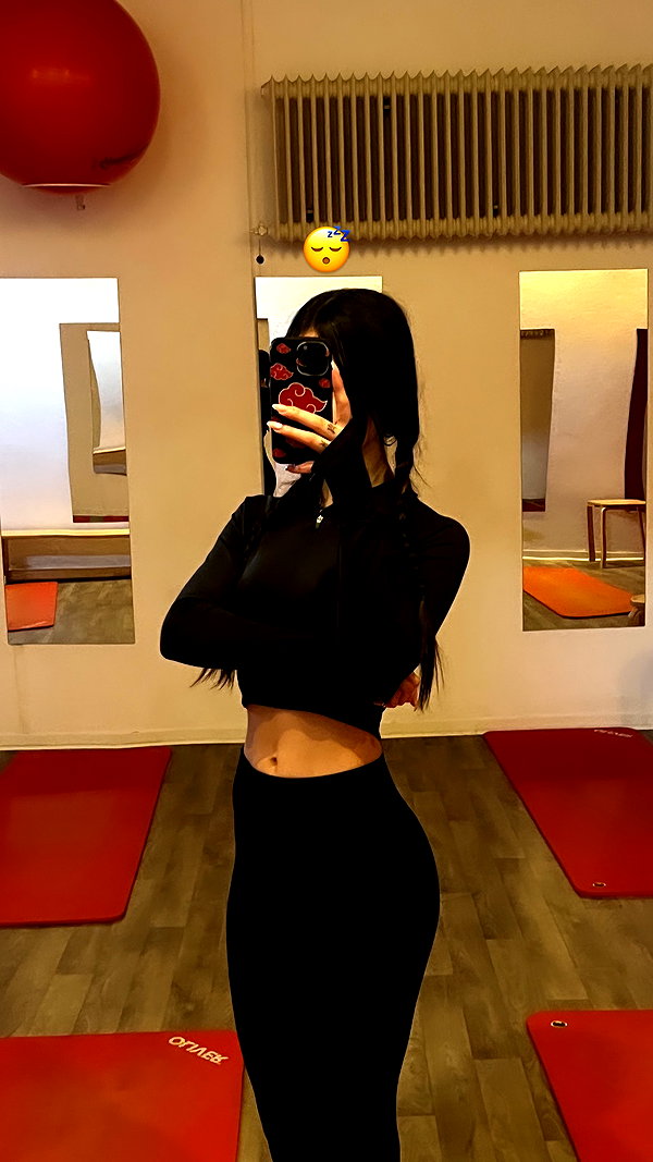 cata.leyah instagram image archive image