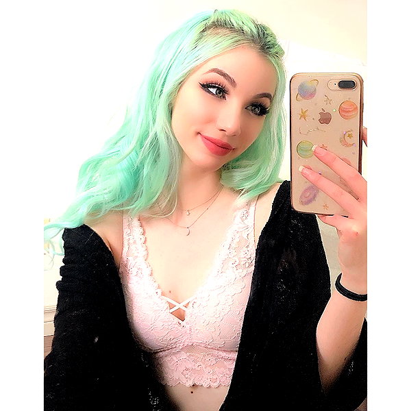 danielle.mercedie instagram image archive image