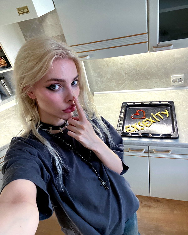anya4everr instagram image archive image
