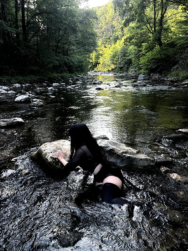 andasrose instagram image archive image