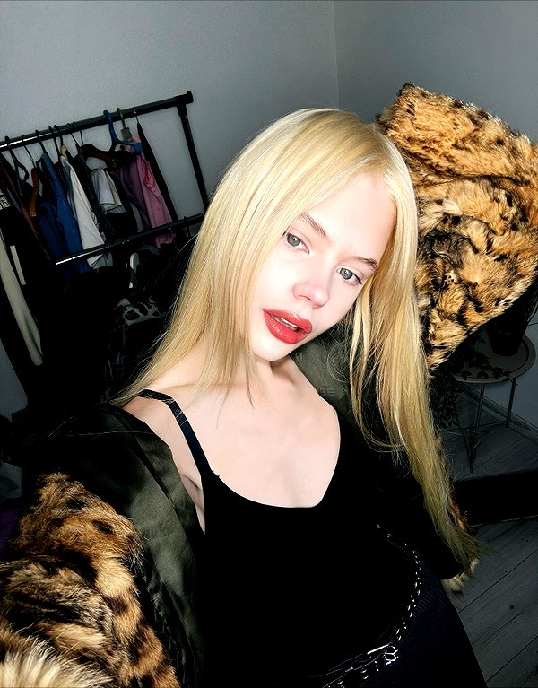 alisen.mari instagram image archive image