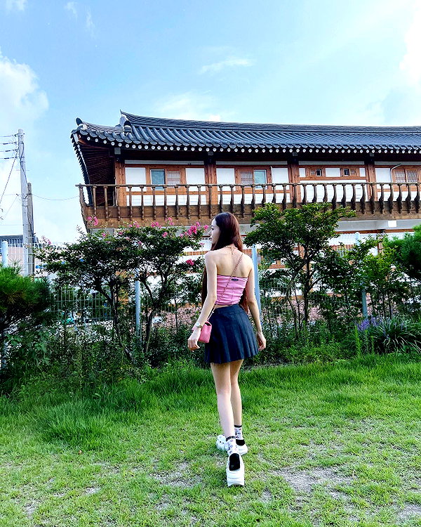 dear.zia instagram image archive image