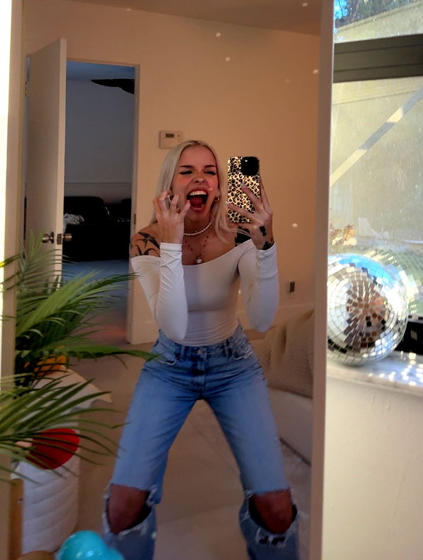 peachtoot.plz instagram image archive image