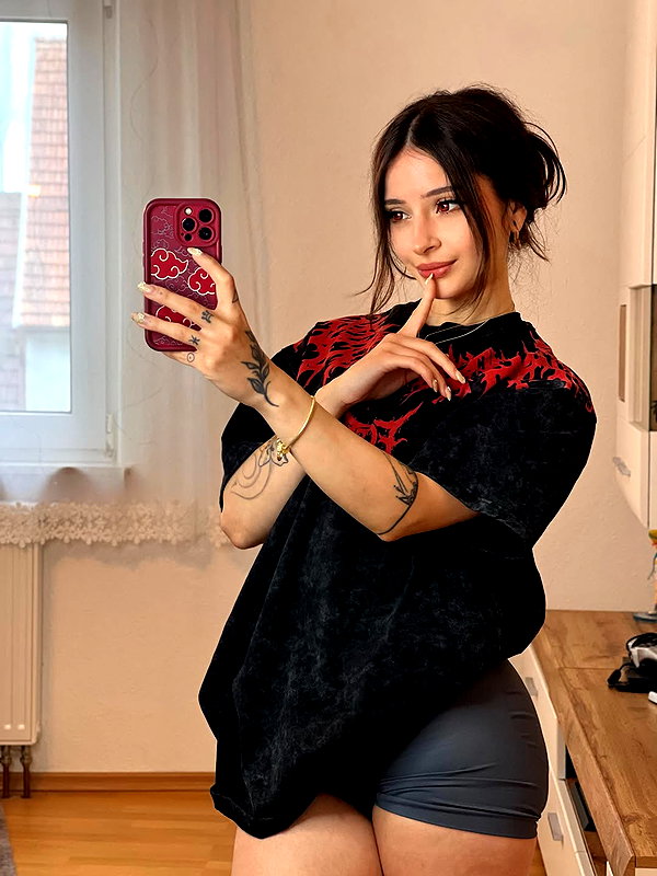 cata.leyah instagram image archive image