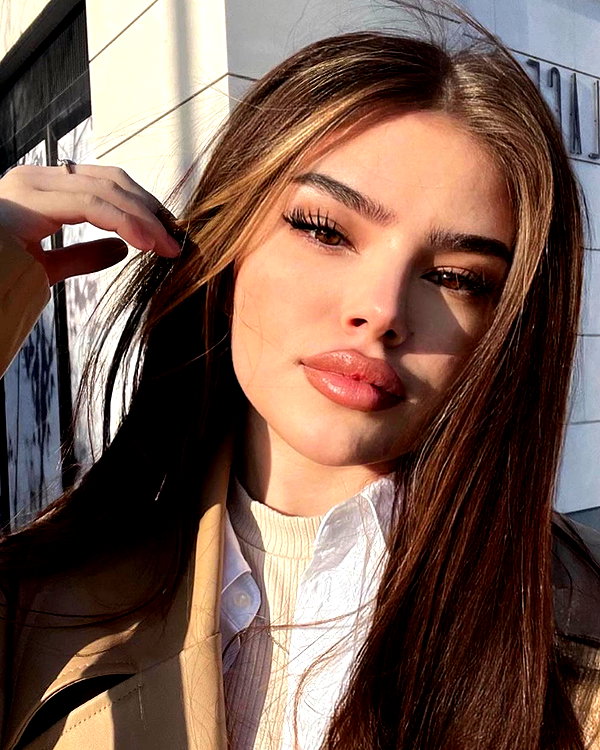 baddiesessence instagram image archive image