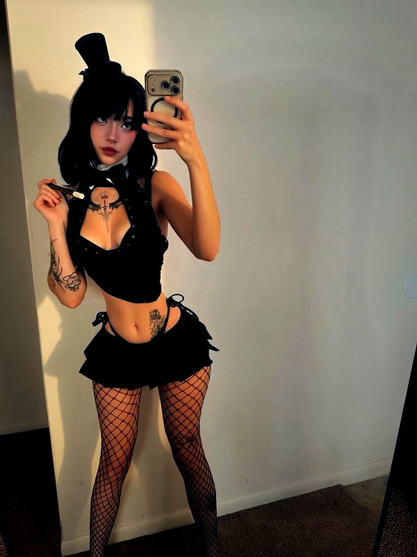 Archived image from @deadangelfiles on Instagram