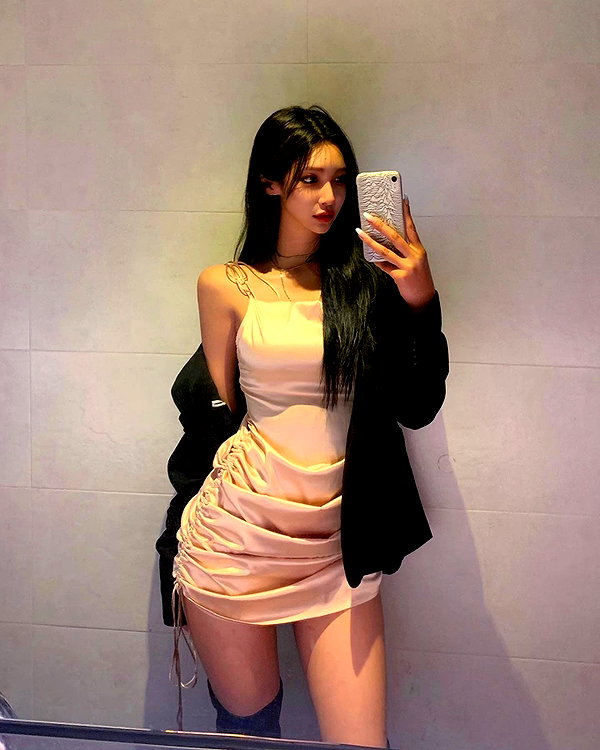 Archived image from @heroineseen on Instagram